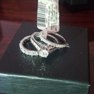 Three piece dimond wedding ring